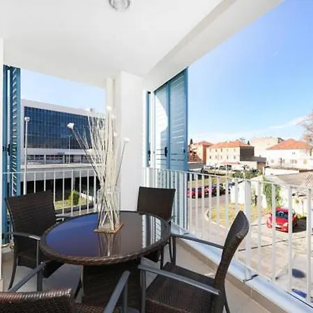 Eli Apartment *